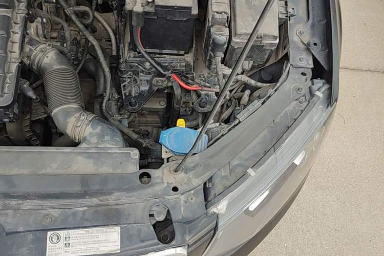 Used Skoda Octavia 2015 1.6L Automatic Yijun Edition Engine Bay Left
