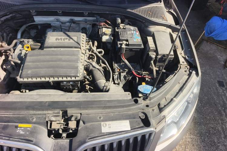 Used Skoda Octavia 2015 1.6L Automatic Yijie Edition Engine Bay Left