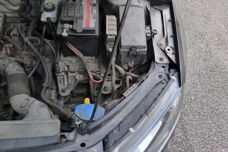 Used Skoda Octavia 2015 1.6L Automatic Yijie Edition Engine Bay Left