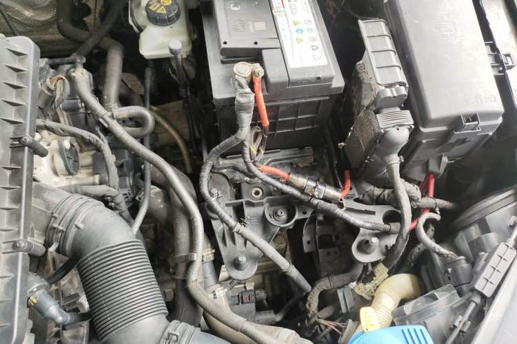 Used Skoda Octavia 2015 1.6L Automatic Yijie Edition Engine Bay Left