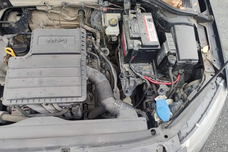 Used Skoda Octavia 2015 1.6L Manual Yijie Edition Engine Bay Left