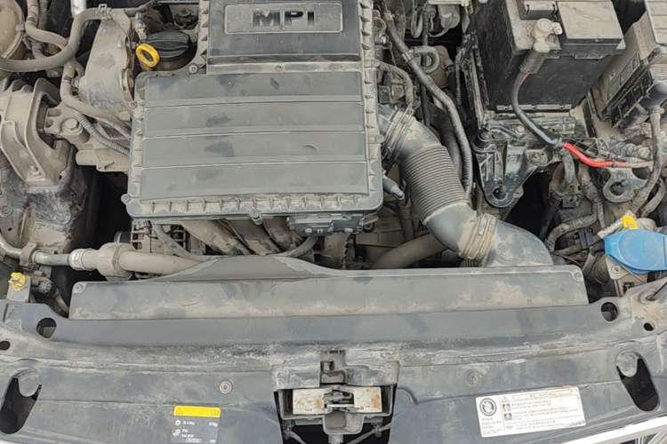 Used Skoda Octavia 2015 1.6L Automatic Yijun Edition Engine Bay
