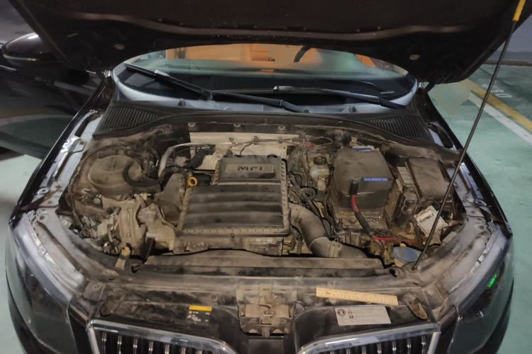 Used Skoda Octavia 2015 1.6L Automatic Yijun Edition Engine Bay
