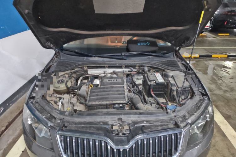 Used Skoda Octavia 2015 1.6L Automatic Yijie Edition Engine Bay