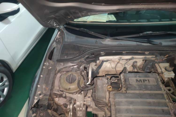 Used Skoda Octavia 2015 1.6L Manual Yijun Edition Engine Bay Right