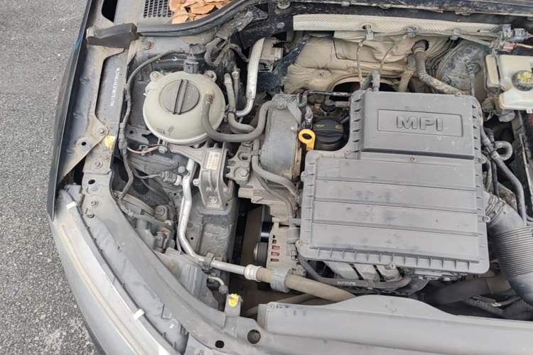 Used Skoda Octavia 2015 1.6L Manual Yijie Edition Engine Bay Right