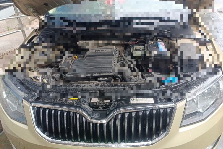 Used Skoda Octavia 2015 1.6L Automatic Yijie Edition Engine Bay