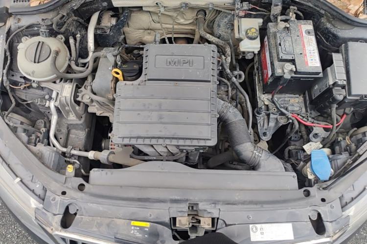 Used Skoda Octavia 2015 1.6L Manual Yijie Edition Engine Bay