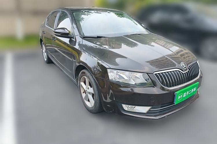 Used Skoda Octavia 2015 1.6L Automatic Yijun Edition Front Right 45 Deg