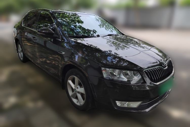 Used Skoda Octavia 2015 1.6L Automatic Yijun Edition Front Right 45 Deg
