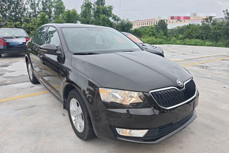 Used Skoda Octavia 2015 1.6L Manual Eado Edition Front Right 45 Deg