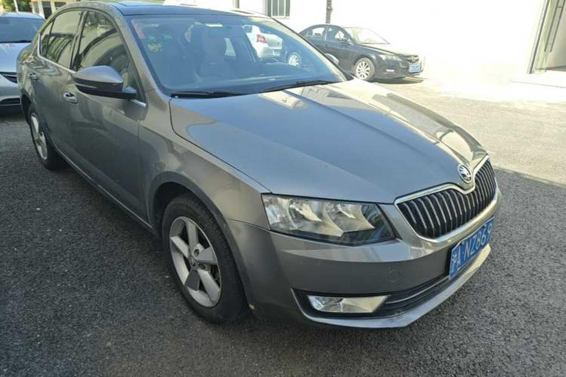 Used Skoda Octavia 2015 1.6L Automatic Yijun Edition Front Right 45 Deg