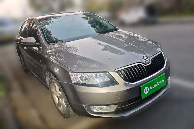 Used Skoda Octavia 2015 1.6L Automatic Yijun Edition Front Right 45 Deg