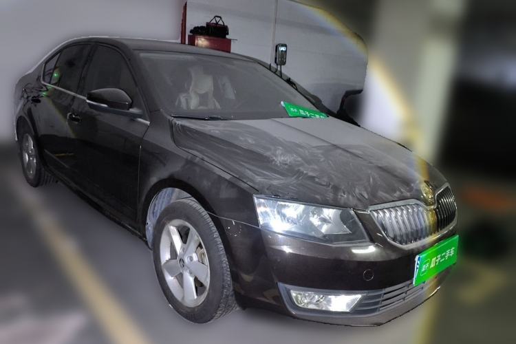 Used Skoda Octavia 2015 1.6L Automatic Yijie Edition Front Right 45 Deg