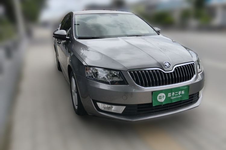 Used Skoda Octavia 2015 1.6L Manual Yijie Edition Front Right 45 Deg