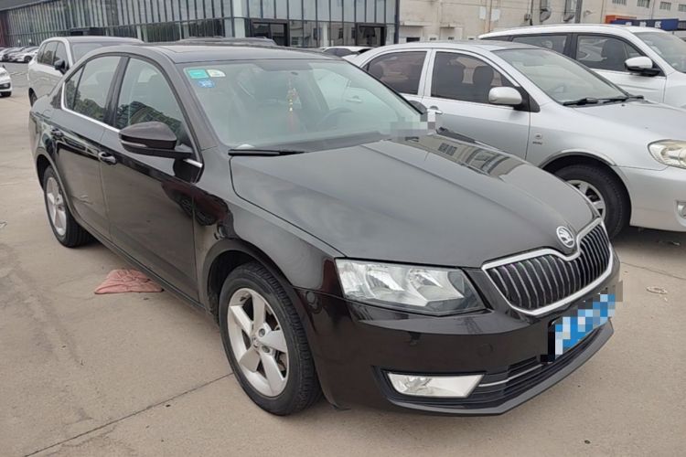 Used Skoda Octavia 2015 1.6L Automatic Yijun Edition Front Right 45 Deg