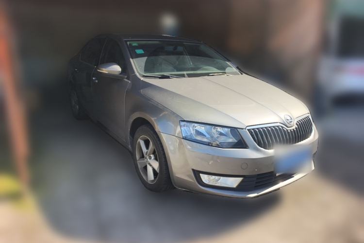 Used Skoda Octavia 2015 1.6L Automatic Yijie Edition Front Right 45 Deg