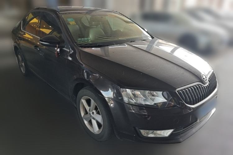 Used Skoda Octavia 2015 1.6L Automatic Yijun Edition Front Right 45 Deg