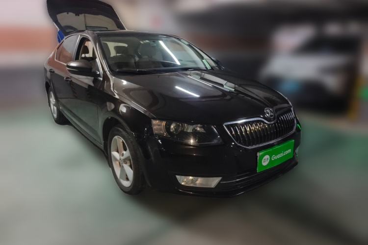 Used Skoda Octavia 2015 1.6L Automatic Yijun Edition Front Right 45 Deg