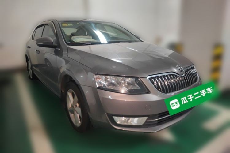 Used Skoda Octavia 2015 1.6L Manual Yijun Edition Front Right 45 Deg