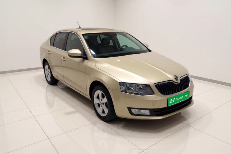 Used Skoda Octavia 2015 1.6L Automatic Yijie Edition Front Right 45 Deg