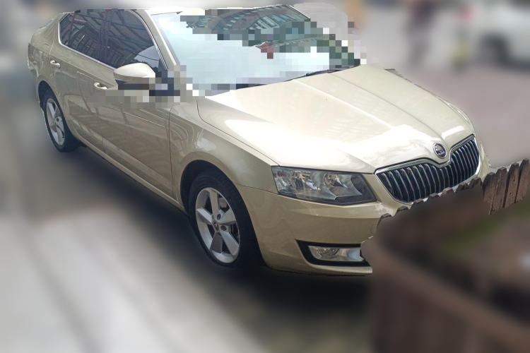Used Skoda Octavia 2015 1.6L Automatic Yijie Edition Front Right 45 Deg