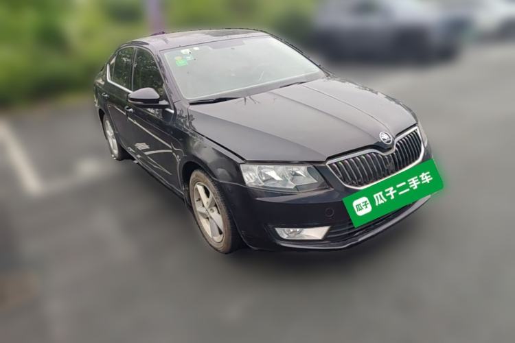 Used Skoda Octavia 2015 1.6L Manual Yijie Edition Front Right 45 Deg