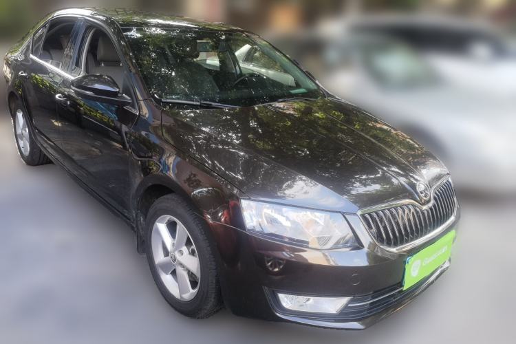 Used Skoda Octavia 2015 1.4TSI DSG Yijun Edition Front Right 45 Deg