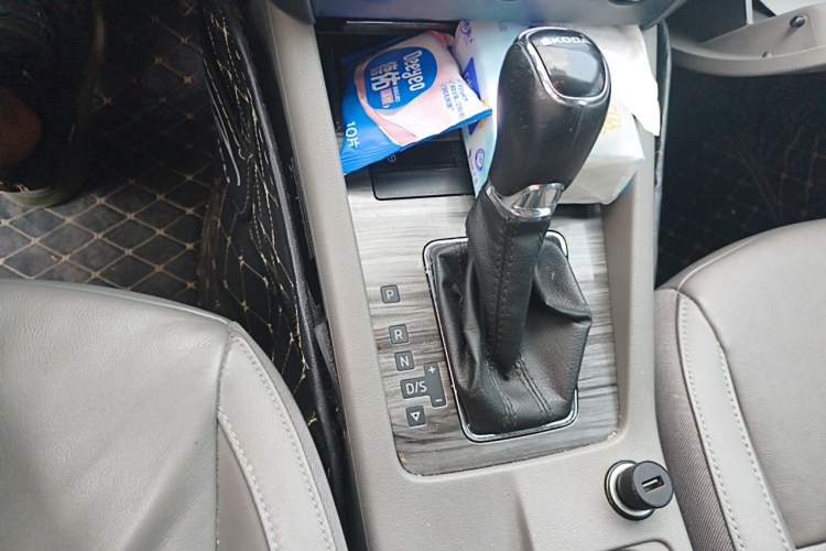 Used Skoda Octavia 2015 1.6L Automatic Yijun Edition Gear Lever