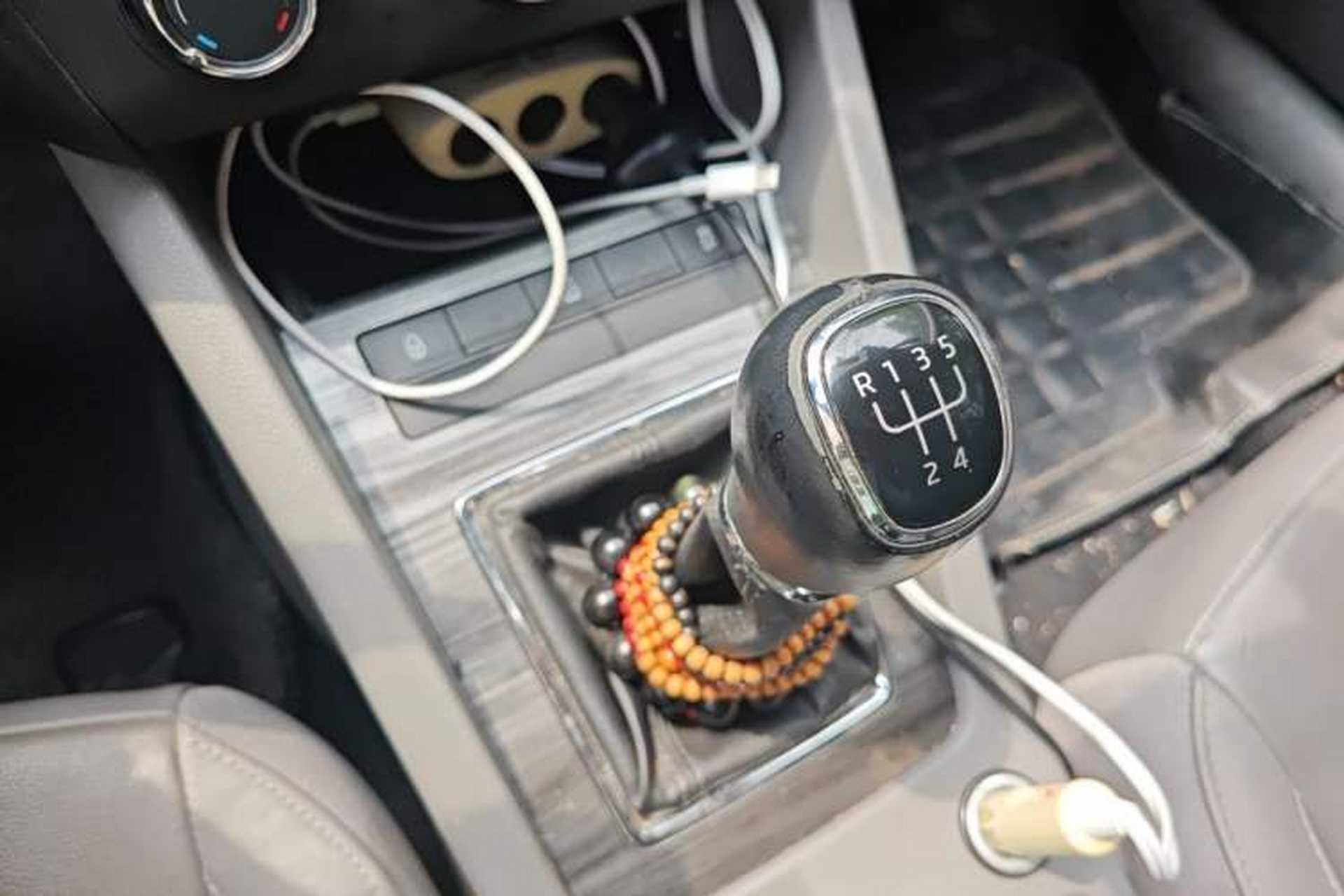 Used Skoda Octavia 2015 1.6L Manual Yijie Edition Gear Lever