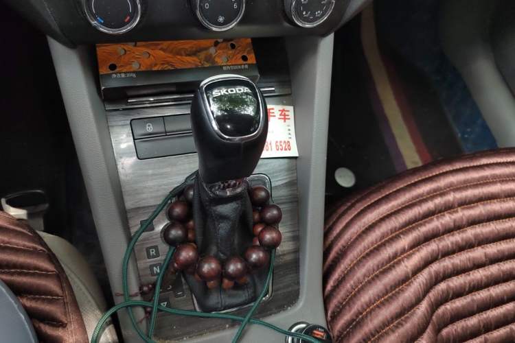 Used Skoda Octavia 2015 1.6L Automatic Yijun Edition Gear Lever