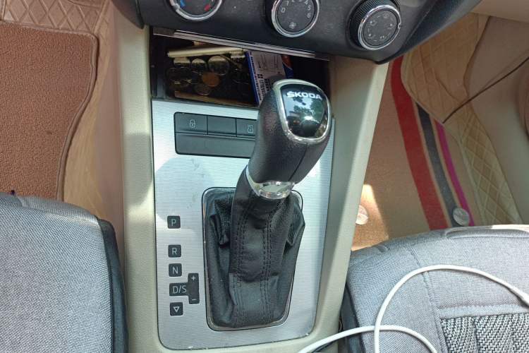 Used Skoda Octavia 2015 1.6L Automatic Yijie Edition Gear Lever