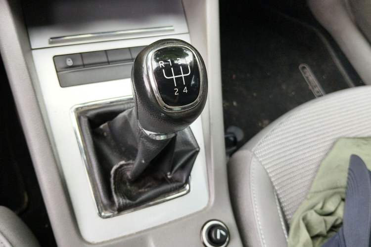 Used Skoda Octavia 2015 1.6L Manual Yijie Edition Gear Lever