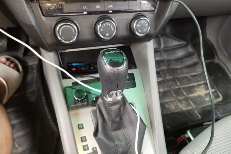 Used Skoda Octavia 2015 1.6L Automatic Yijie Edition Gear Lever