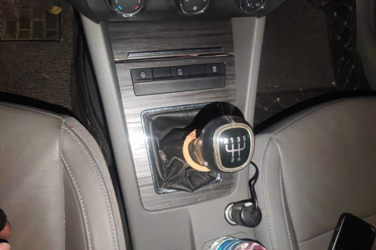 Used Skoda Octavia 2015 1.6L Manual Yijun Edition Gear Lever