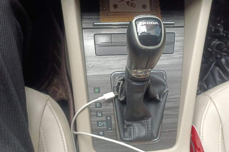 Used Skoda Octavia 2015 1.6L Automatic Yijie Edition Gear Lever