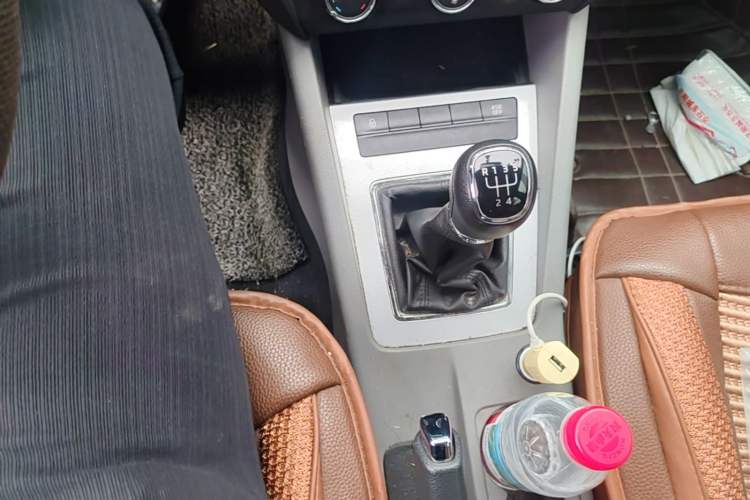 Used Skoda Octavia 2015 1.6L Manual Yijie Edition Gear Lever