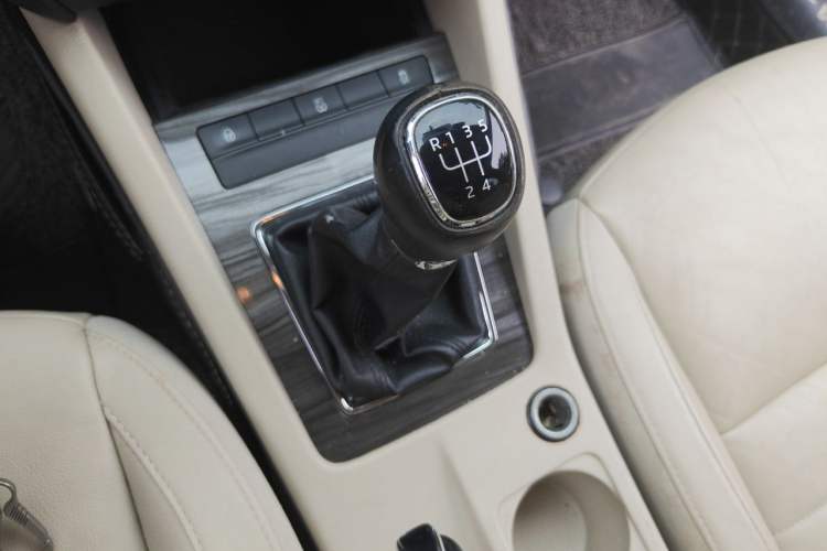 Used Skoda Octavia 2015 1.4TSI Manual Yijun Edition Gear Lever