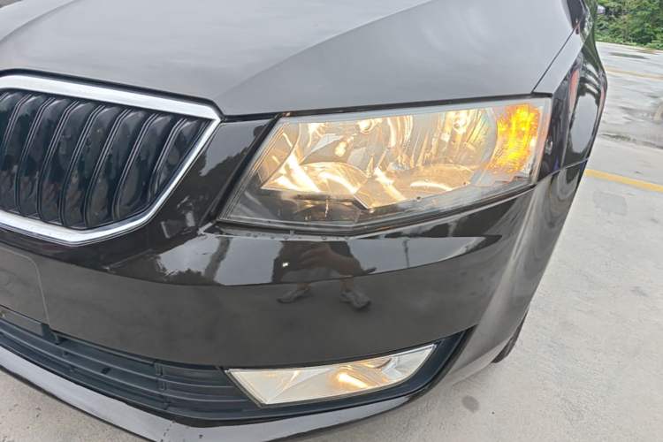 Used Skoda Octavia 2015 1.6L Manual Eado Edition Left Front Headlight