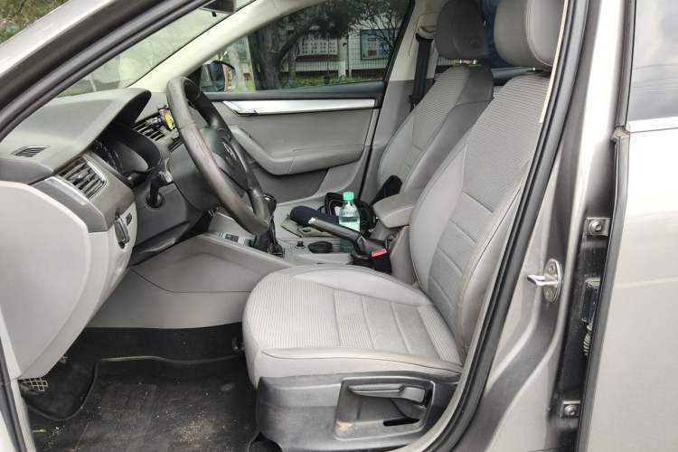 Used Skoda Octavia 2015 1.6L Manual Yijie Edition Left Front Seat