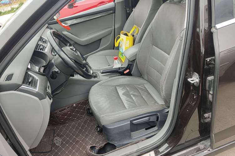 Used Skoda Octavia 2015 1.6L Automatic Yijun Edition Left Front Seat