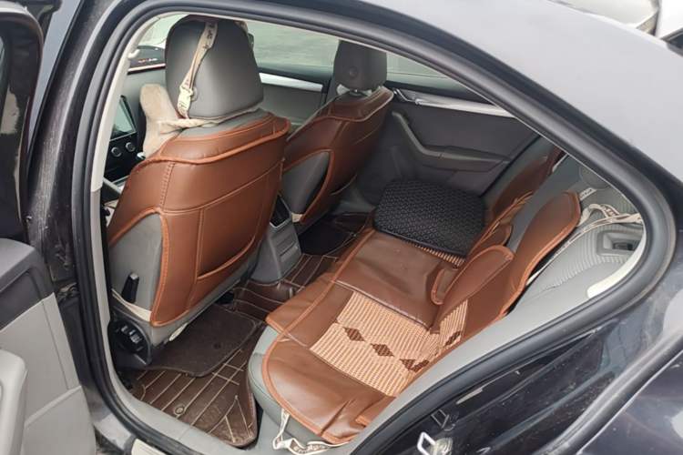 Used Skoda Octavia 2015 1.6L Manual Yijie Edition Left Rear Seat