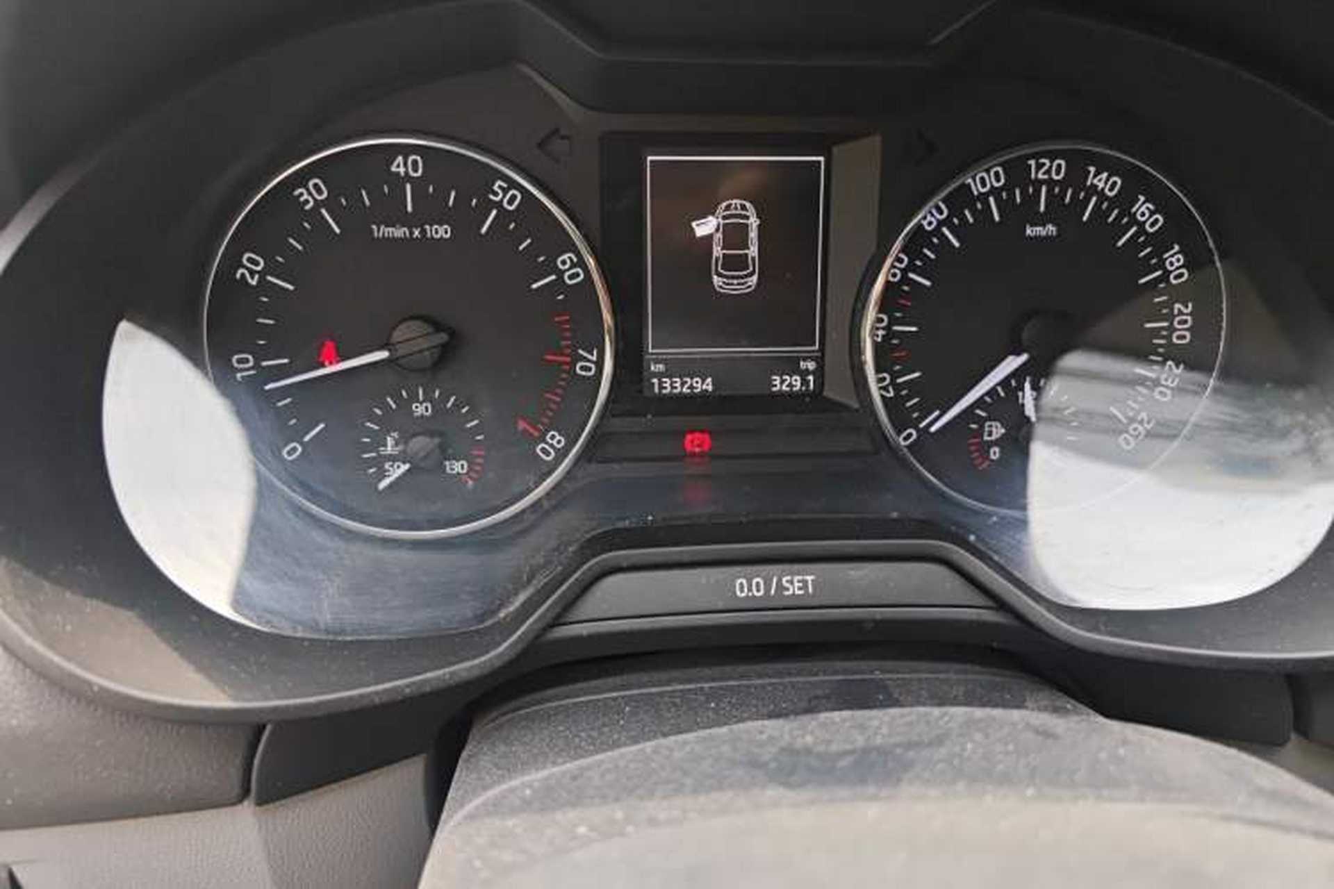 Used Skoda Octavia 2015 1.6L Manual Yijie Edition Odometer Close Up
