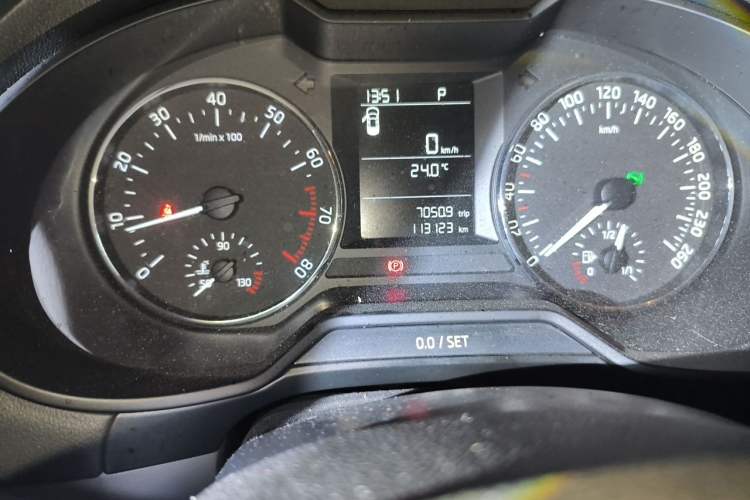 Used Skoda Octavia 2015 1.6L Automatic Yijie Edition Odometer Close Up