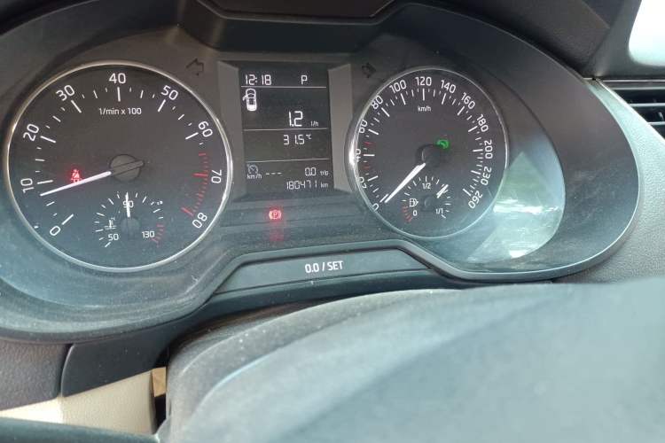 Used Skoda Octavia 2015 1.6L Automatic Yijie Edition Odometer Close Up