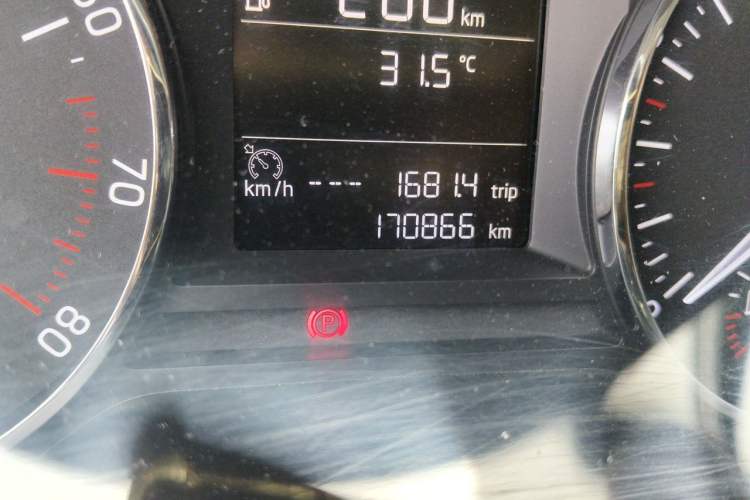 Used Skoda Octavia 2015 1.6L Manual Yijie Edition Odometer Close Up