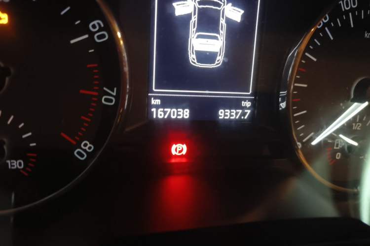 Used Skoda Octavia 2015 1.6L Automatic Yijun Edition Odometer Close Up