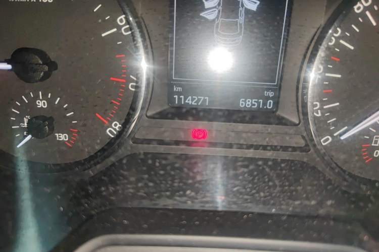 Used Skoda Octavia 2015 1.6L Manual Yijun Edition Odometer Close Up