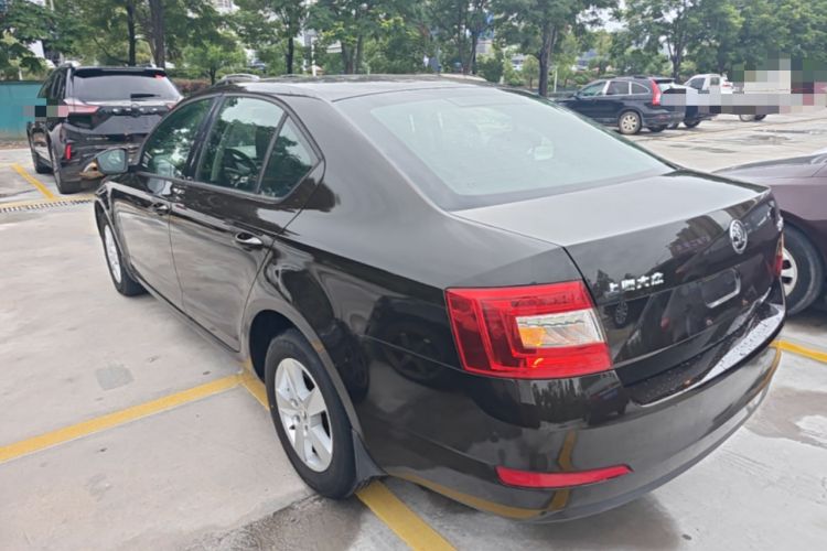 Used Skoda Octavia 2015 1.6L Manual Eado Edition Rear Left 45 Deg