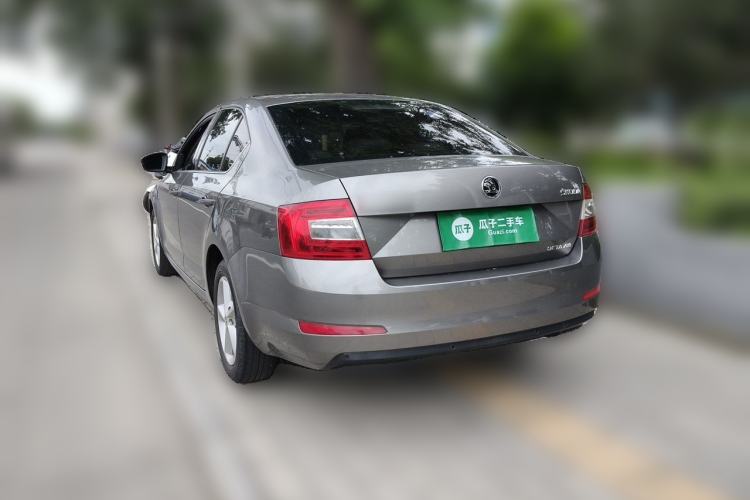 Used Skoda Octavia 2015 1.6L Manual Yijie Edition Rear Left 45 Deg